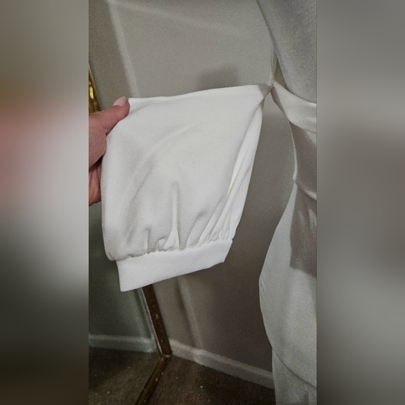 CLUB L LONDON White Bardot Puff-Sleeve Midi Dress. Size US 4 NWT - Picture 13 of 14